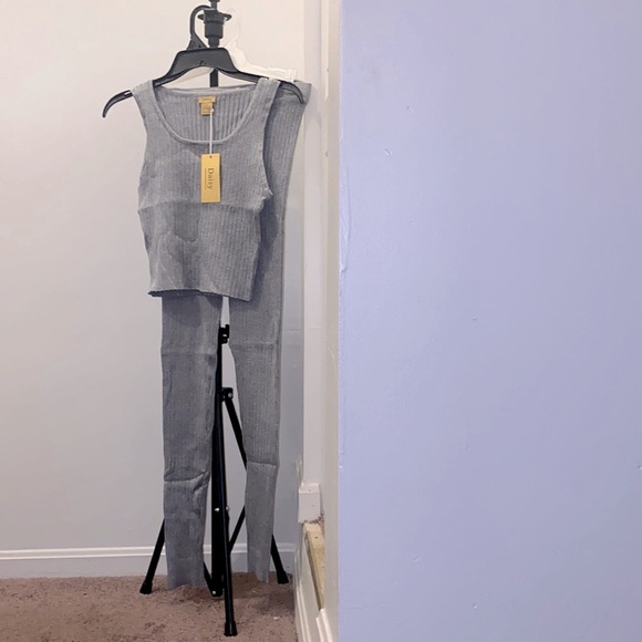 Daisy 2pc  Sweater Tank Crop Top and Leggings Set; Size Large and Medium - Picture 4 of 6